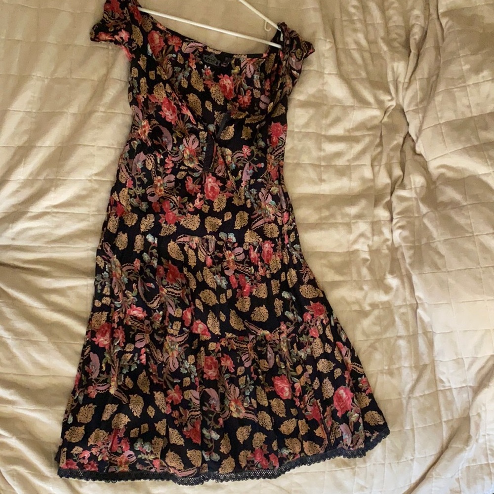Angie floral dress size small
